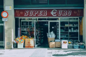 Credit Cards vs. Debit Cards in Spain: What to Use &amp; Why for Tourists