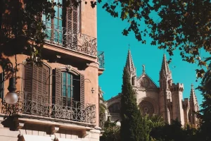 Setting Up Your Remote Office in Spain: Essentials &amp; Connectivity Tips