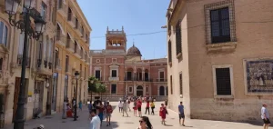 The Digital Nomad’s Guide to Spanish Culture &amp; Etiquette