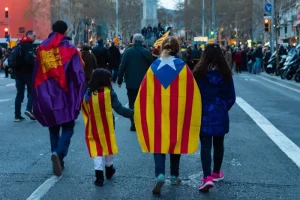 Understanding Spanish Personal Space: A Guide for Visitors