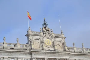 Valencian vs. Spanish: A Traveler’s Guide to Language in Valencia