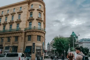 Your Essential Spain Remote Work Guide: Setup for Success