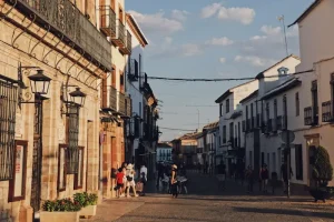 Avoiding Cultural Faux Pas in Spain: A Traveler’s Handbook