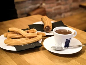 Churros Y Chocolate: A Deep Dive into Spain’s Sweetest Tradition