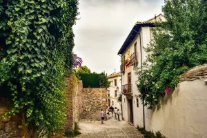 Granada on a Budget: Delicious Cheap Eats &amp; Tapas Bars